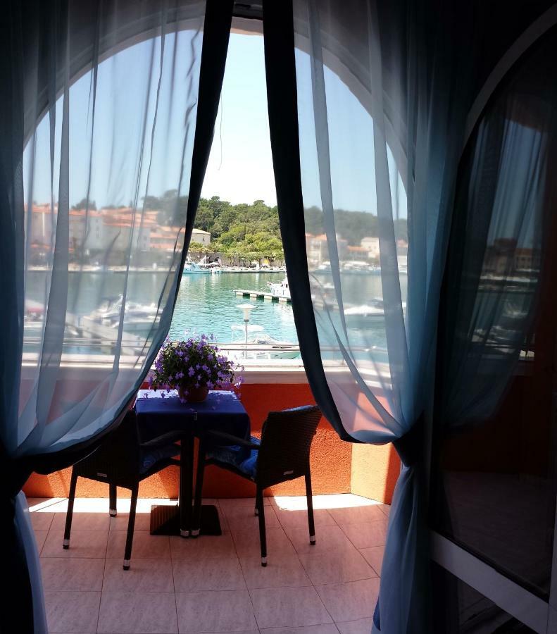 Vila "Mare" Banjol Exteriér fotografie