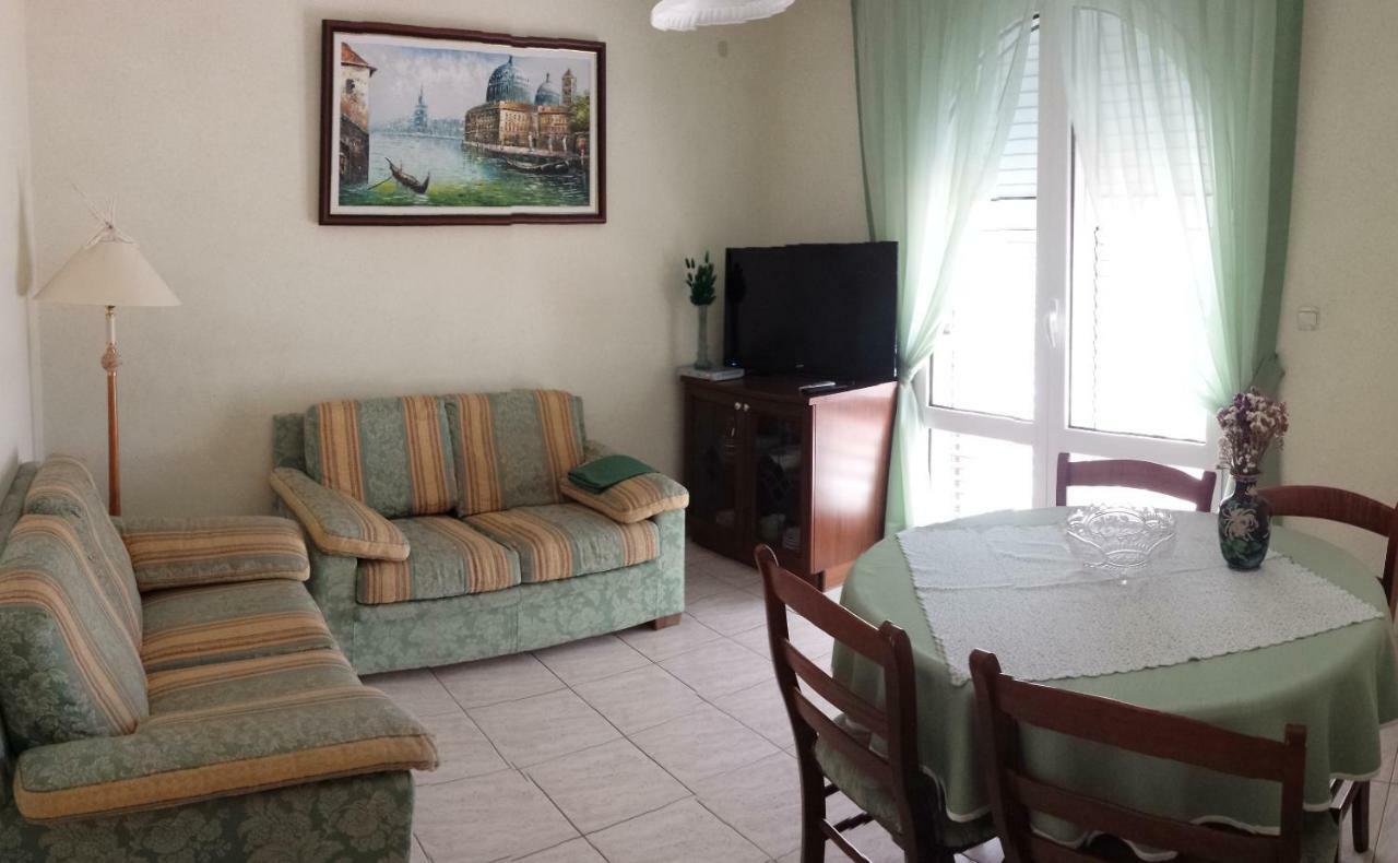 Vila "Mare" Banjol Exteriér fotografie